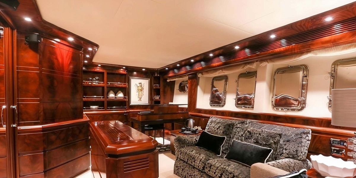 Аренда моторной мега яхты Astondoa 102 FOR YOUR EYES ONLY на Пхукете